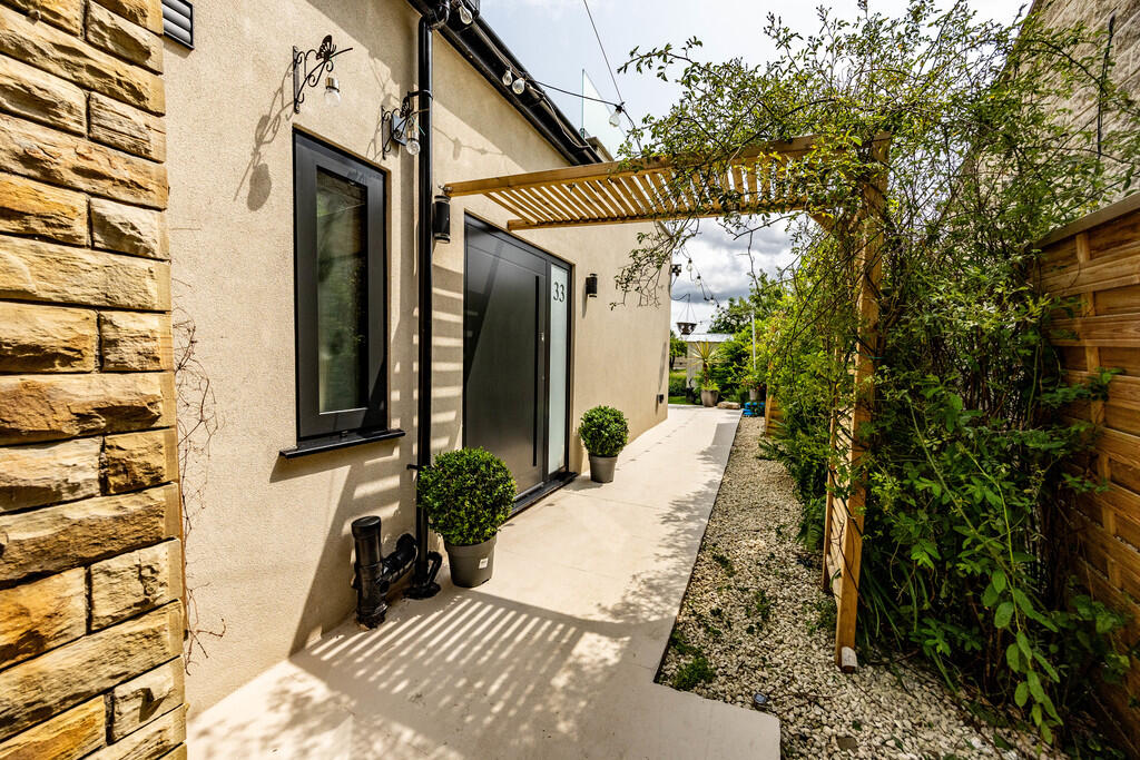 33WHLHudds-040625...