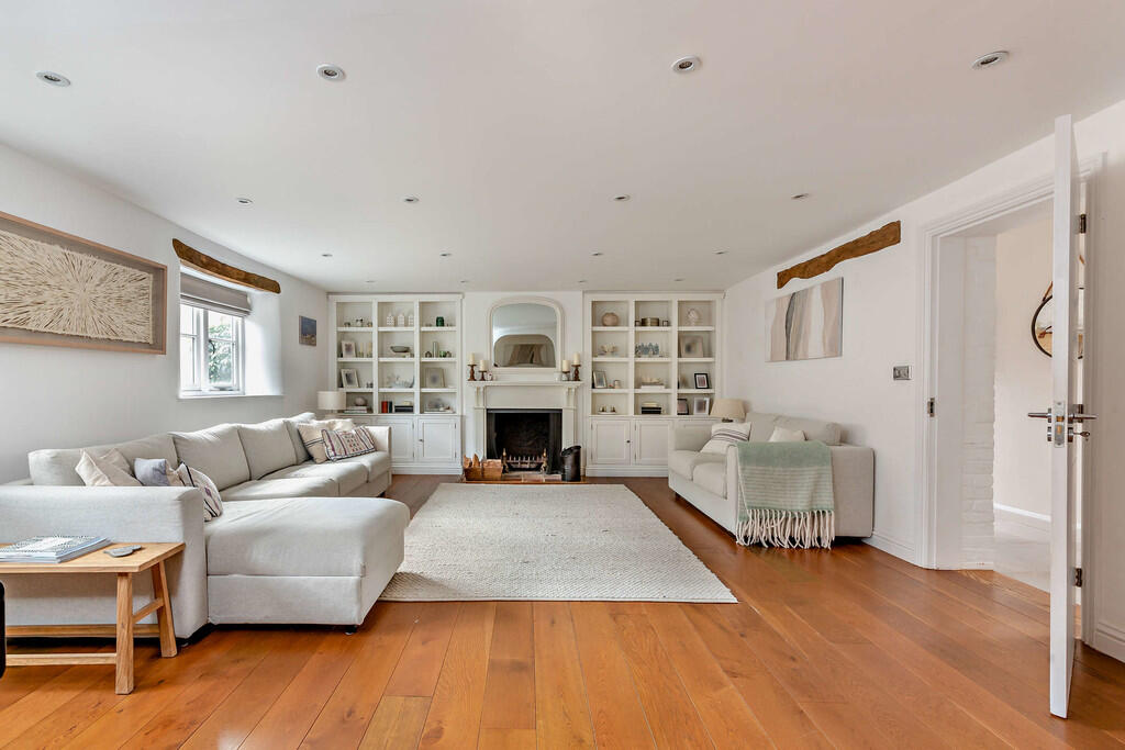 8614390-interior0...