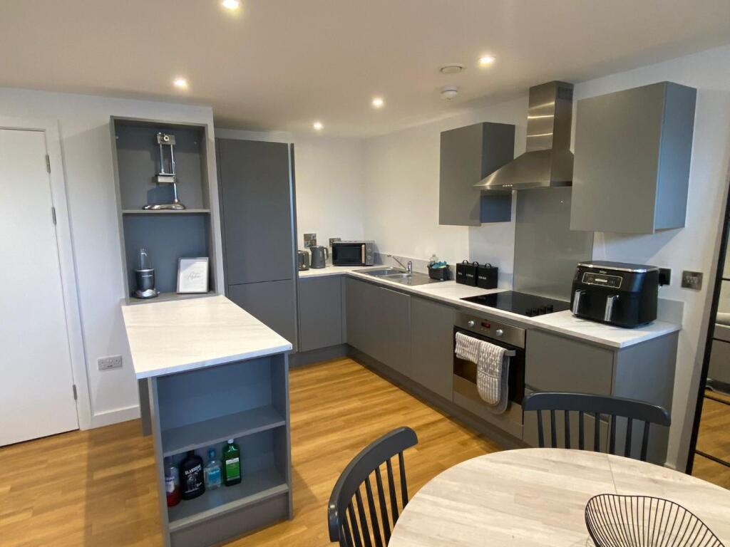 lounge kitchen 4.jpg