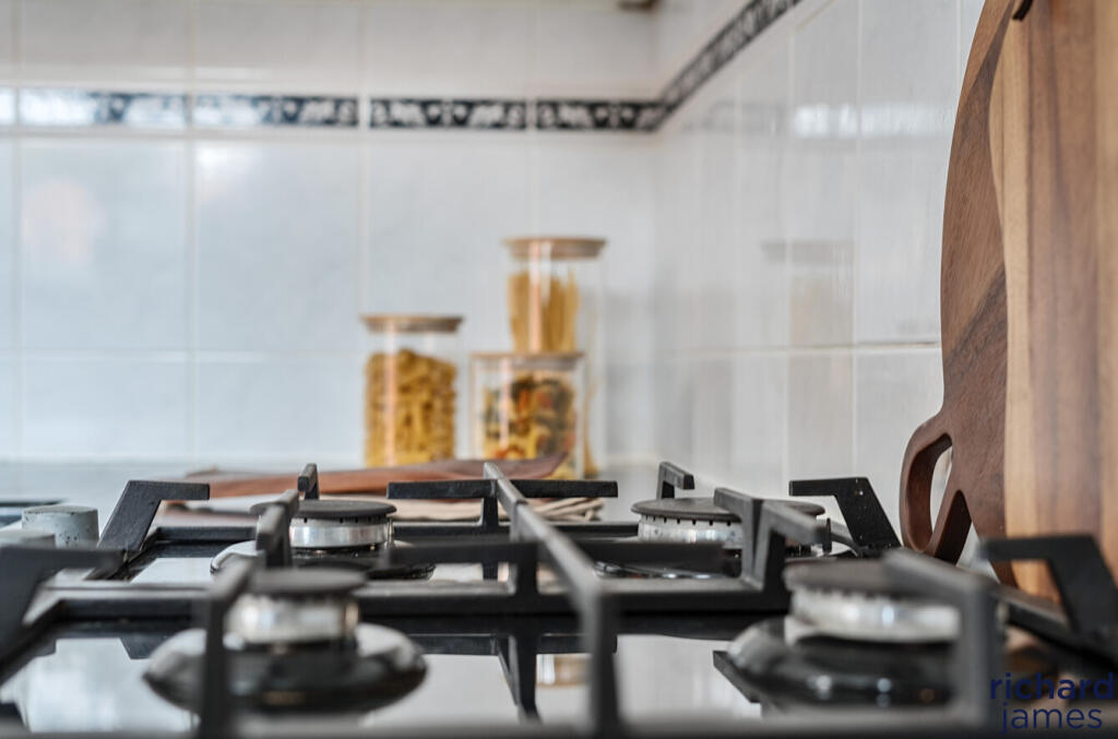 a27e38d0f56a42b5921716fb5cb0f39d