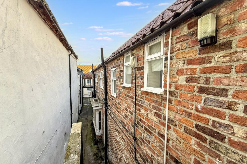 Flat 2, 10 High Street, Stokesley, Middlesbrough TS9 5DQ