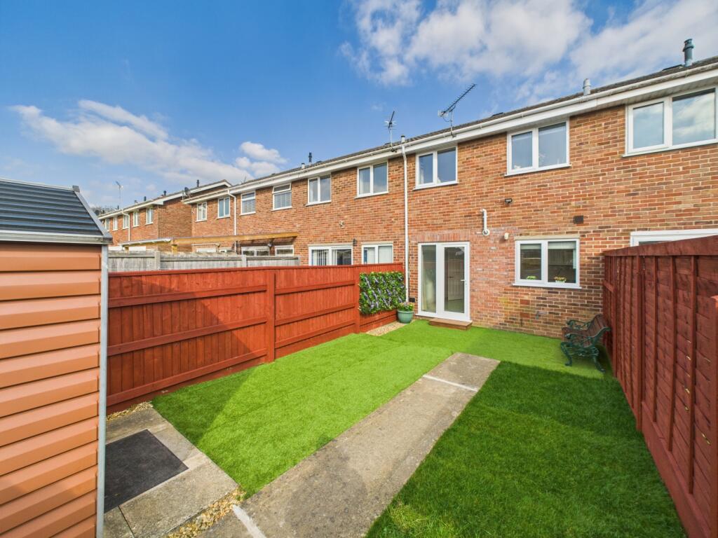 CAM02023G0-PR0127-STILL036