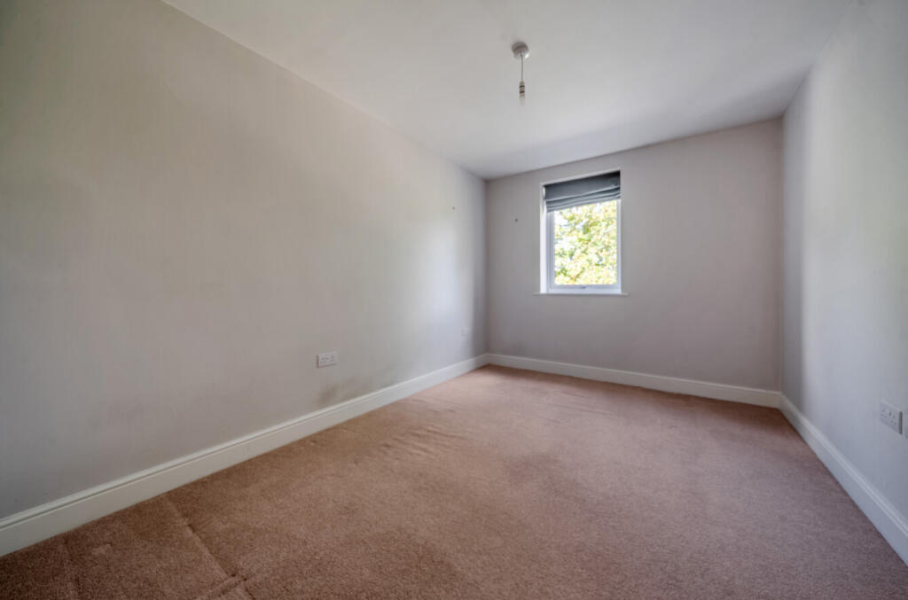 1346848-16-68bebd...