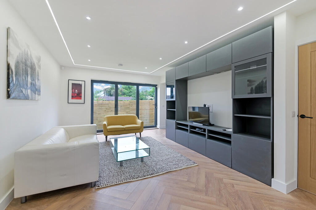 NEWARK ROAD,63A -...