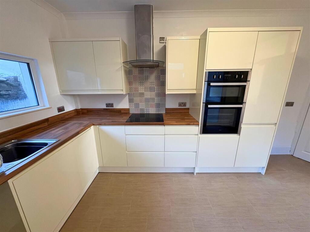 Kitchen e (edit).jpg