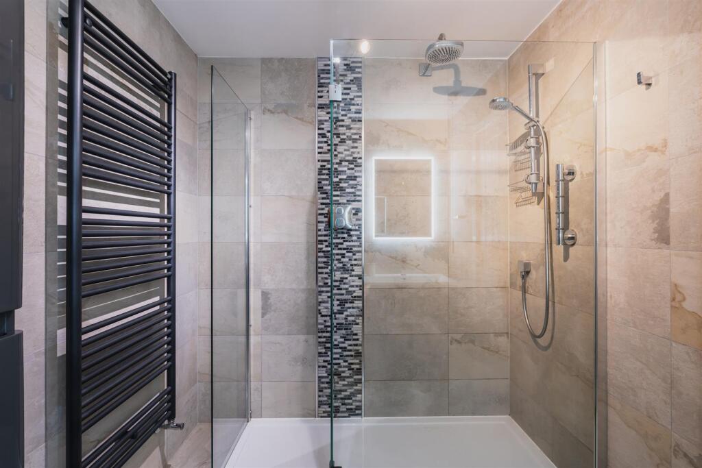 Shower Room (Apartment)