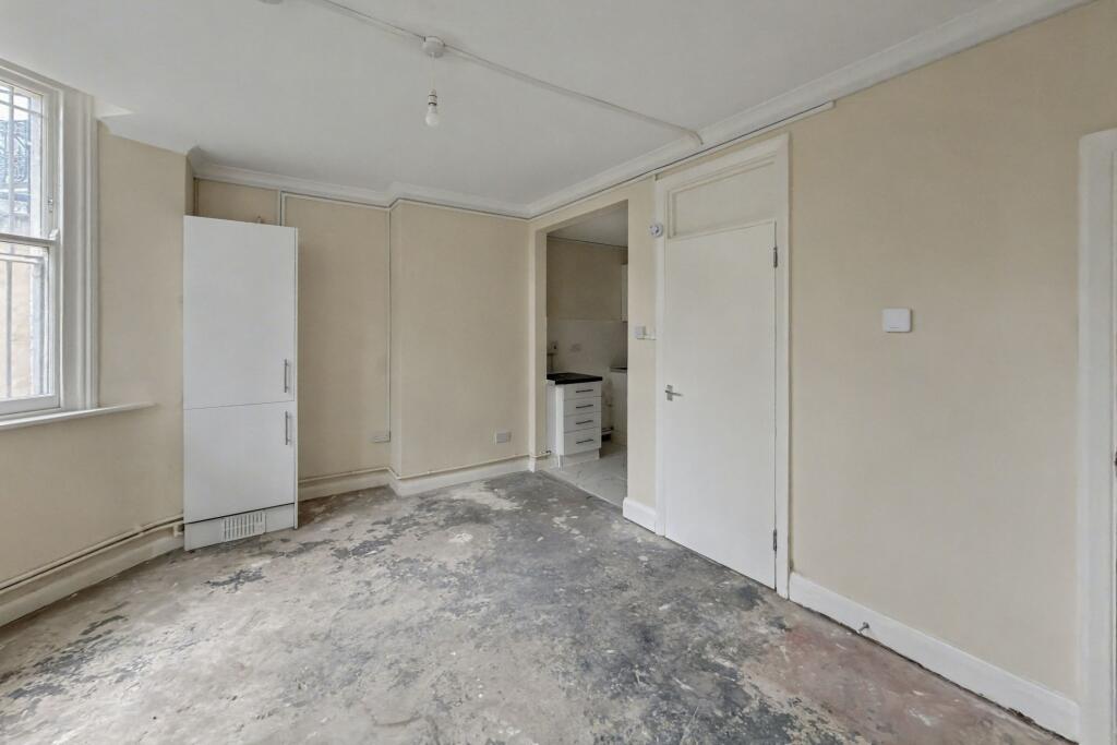 Flat 1, 21 Pembridge Square, Notting Hill, London, W2 4DP