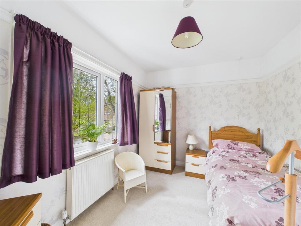 BEDROOM 2