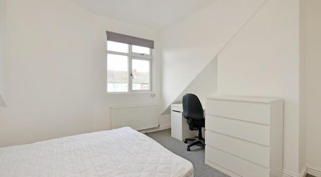 Bright and inviting double bedroom featuring am...