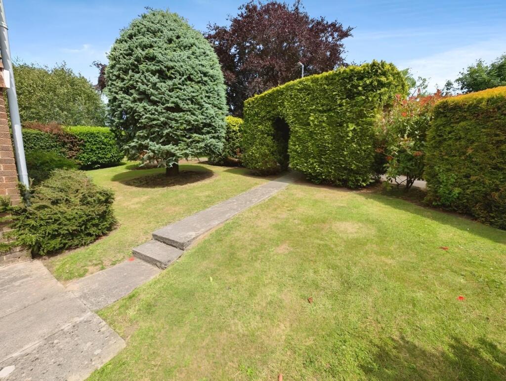 a2abaad2-frront 20garden 20main.jpg
