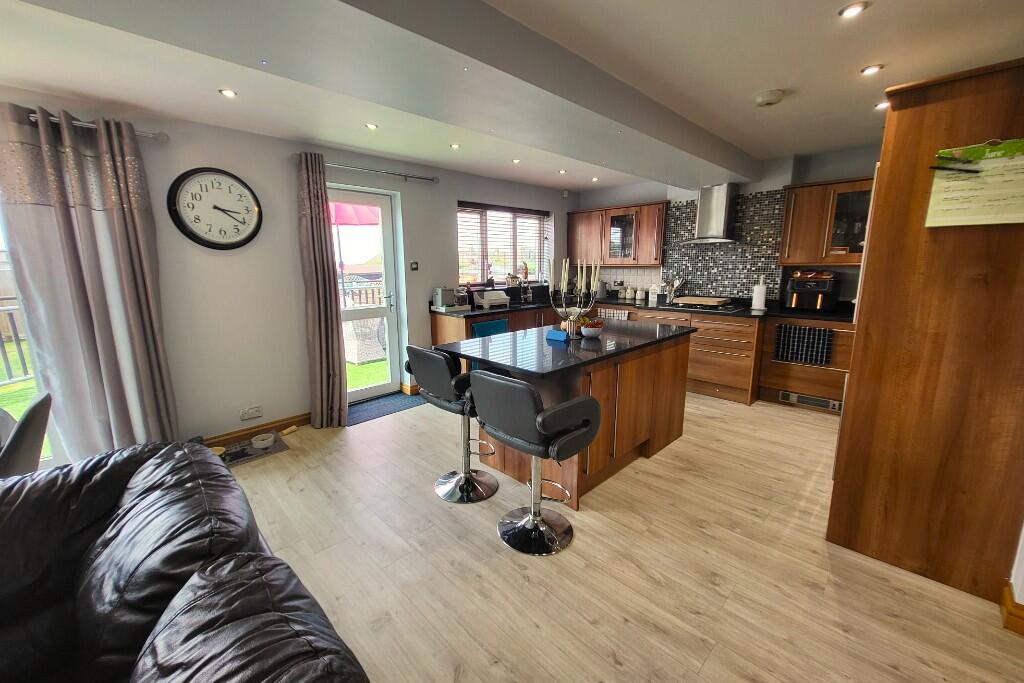 Kitchen/ Breakfast 