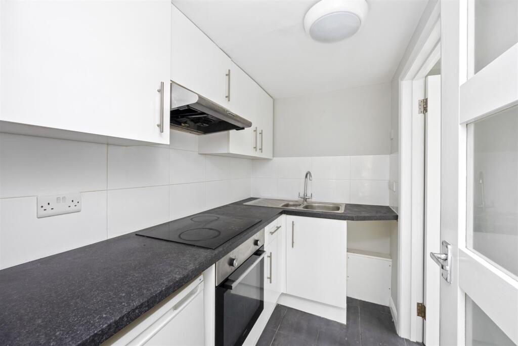 Brook Lane, 32-004.JPG