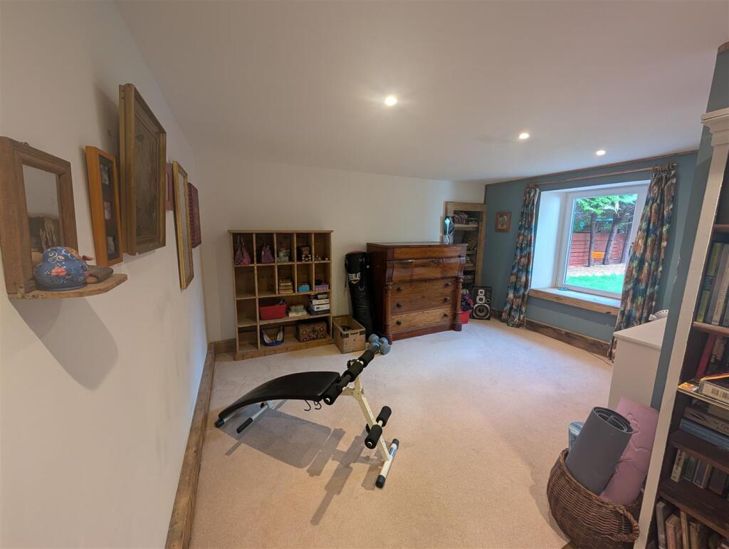 BEDROOM 2