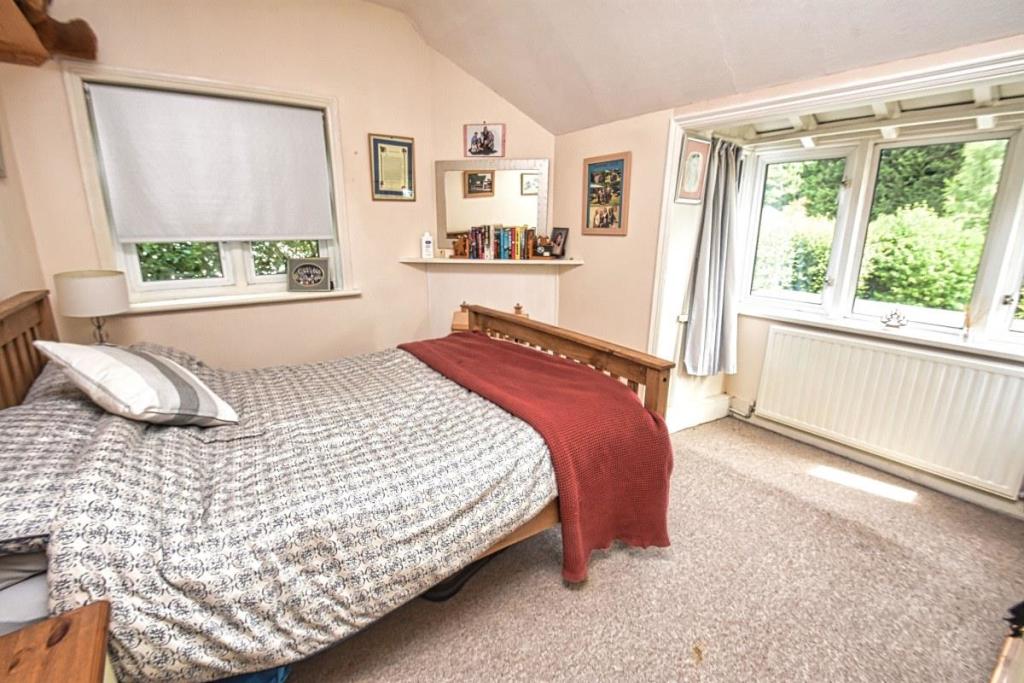 bedroom top left 1.jpg