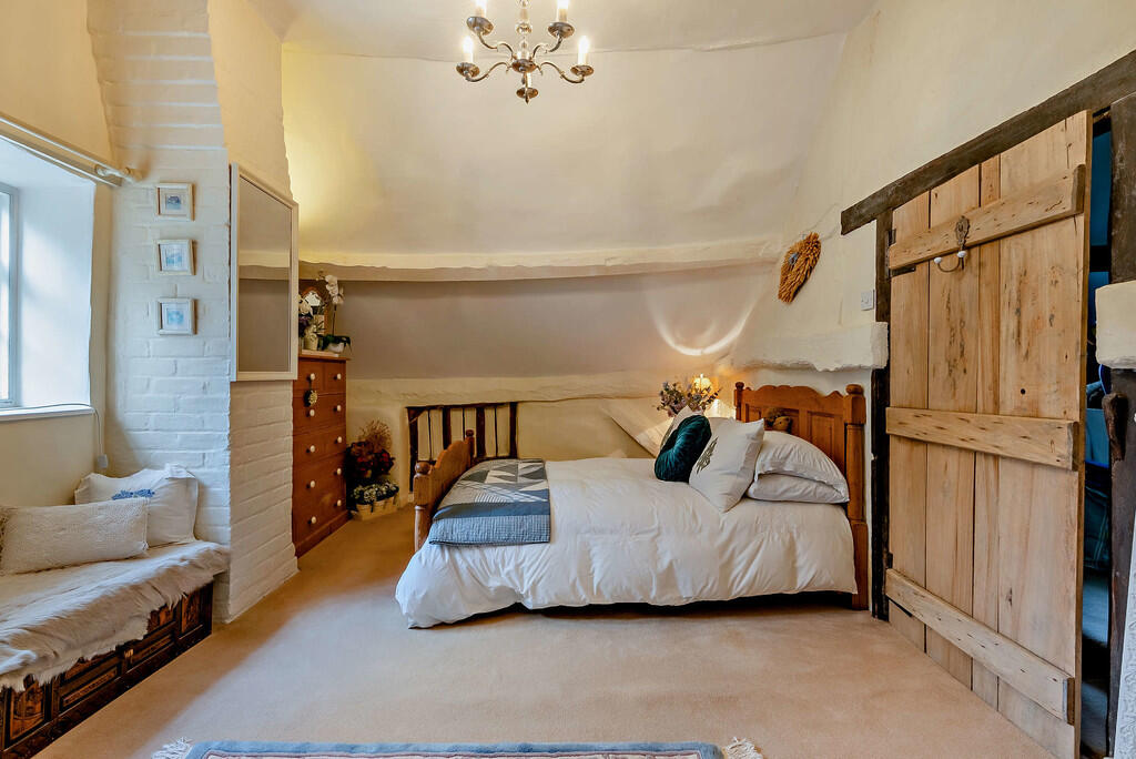8635540-interior1...