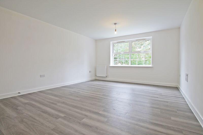 Lounge/Dining Room (1)