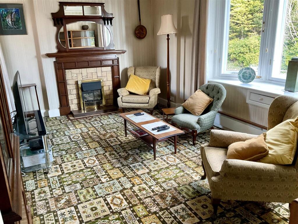 Sitting Room  Bed 6 pic1.jpg