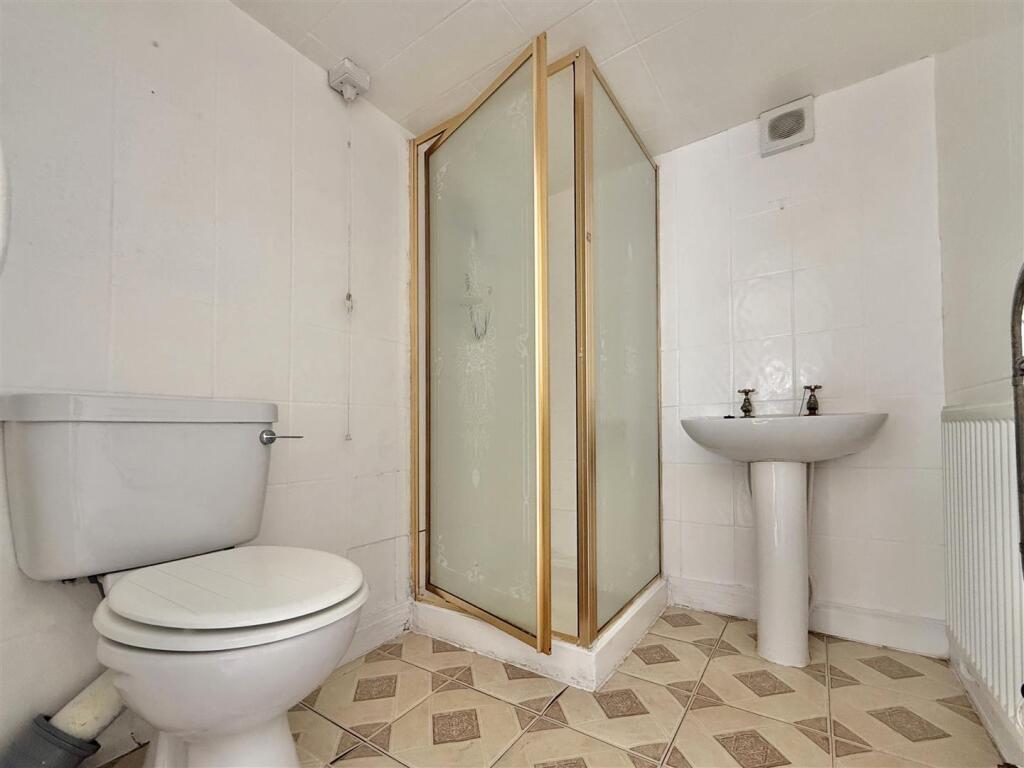 Downstairs Shower Room.jpeg