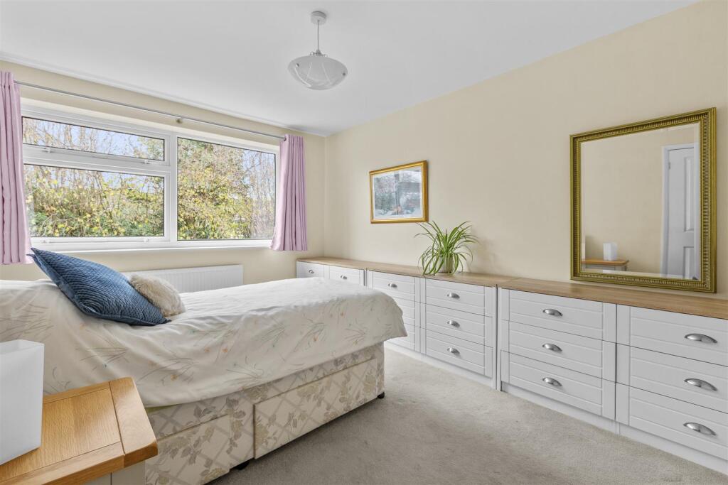 17 Heather Walk, HP15 7UH-1.jpg