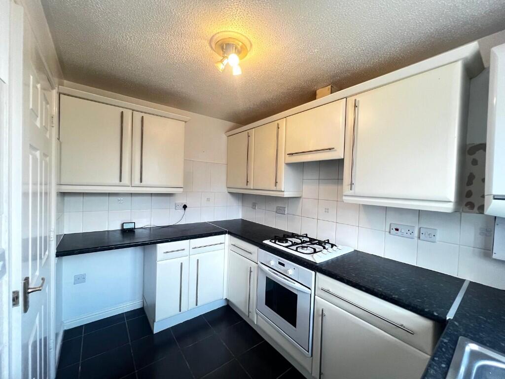 FITTED KITCHEN
