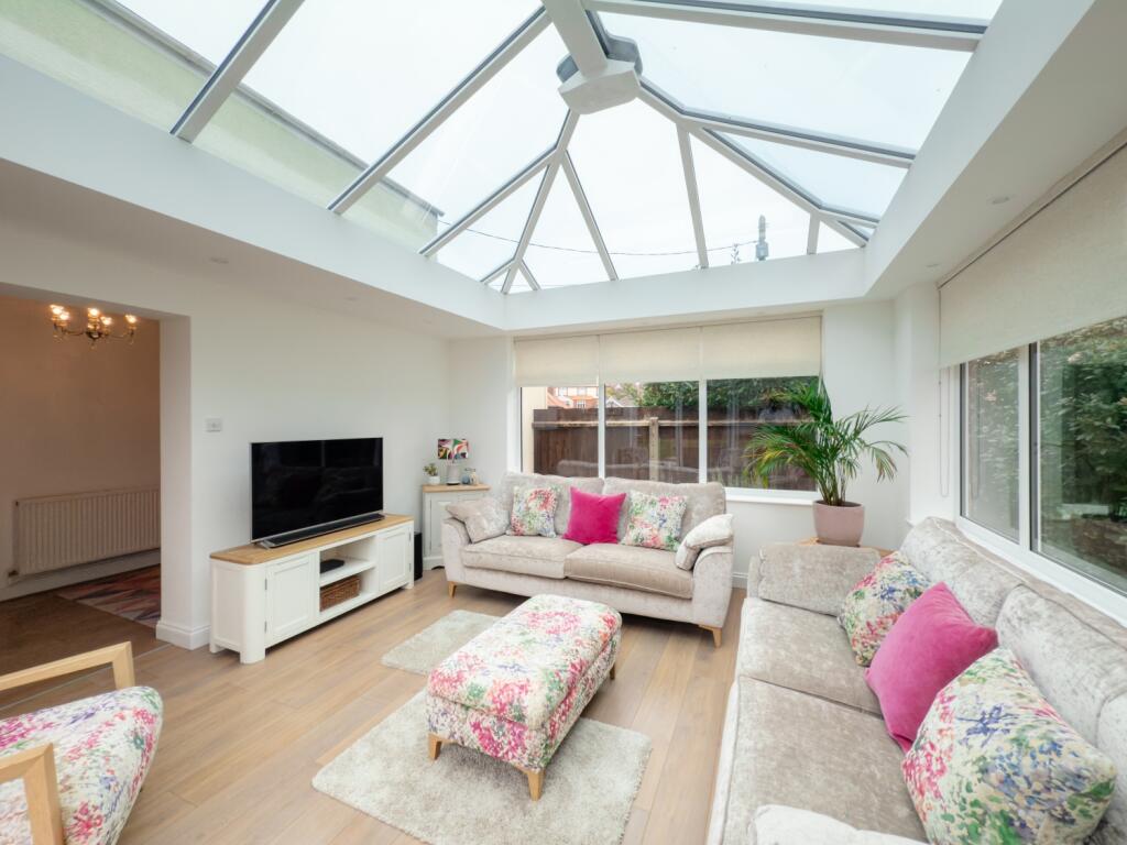 20250117110248 - IMG_2849 - 60 brook lane, IP11 7L