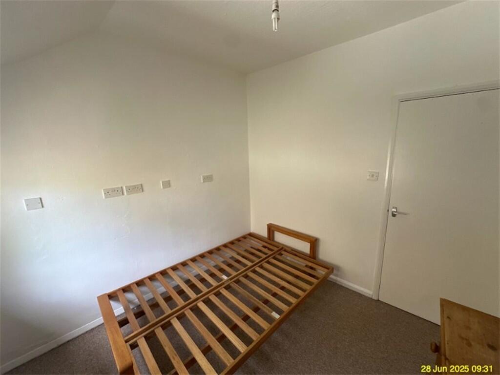 22293299_Bedroom_...