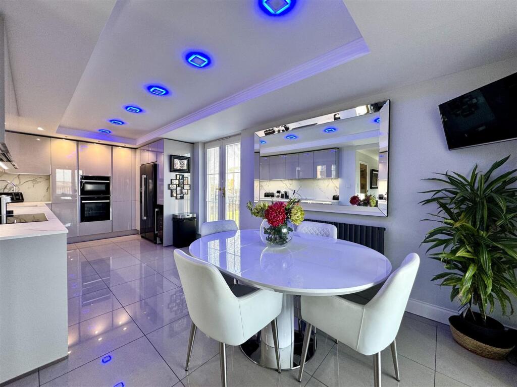 Kitchen/Dining