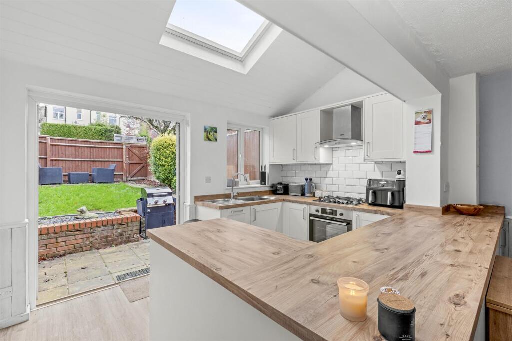 17 Portway Drive, HP12 4AU-9.jpg