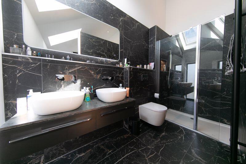 Master bedroom en-suite
