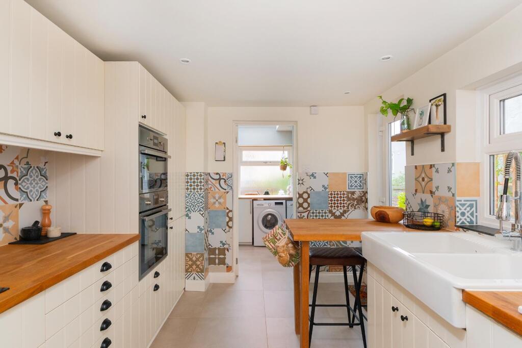 7W0STN - Kitchen A.jpg