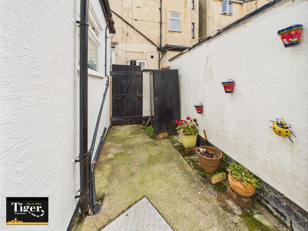 CAM02176G0-PR0650...