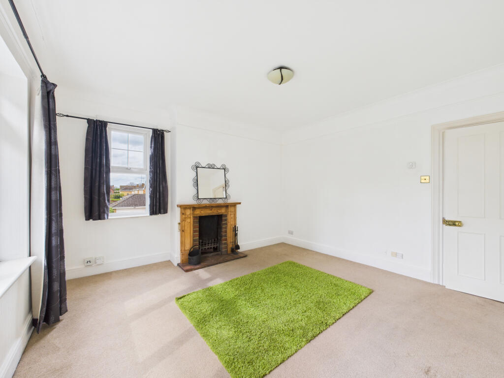 LIVING ROOM (2)