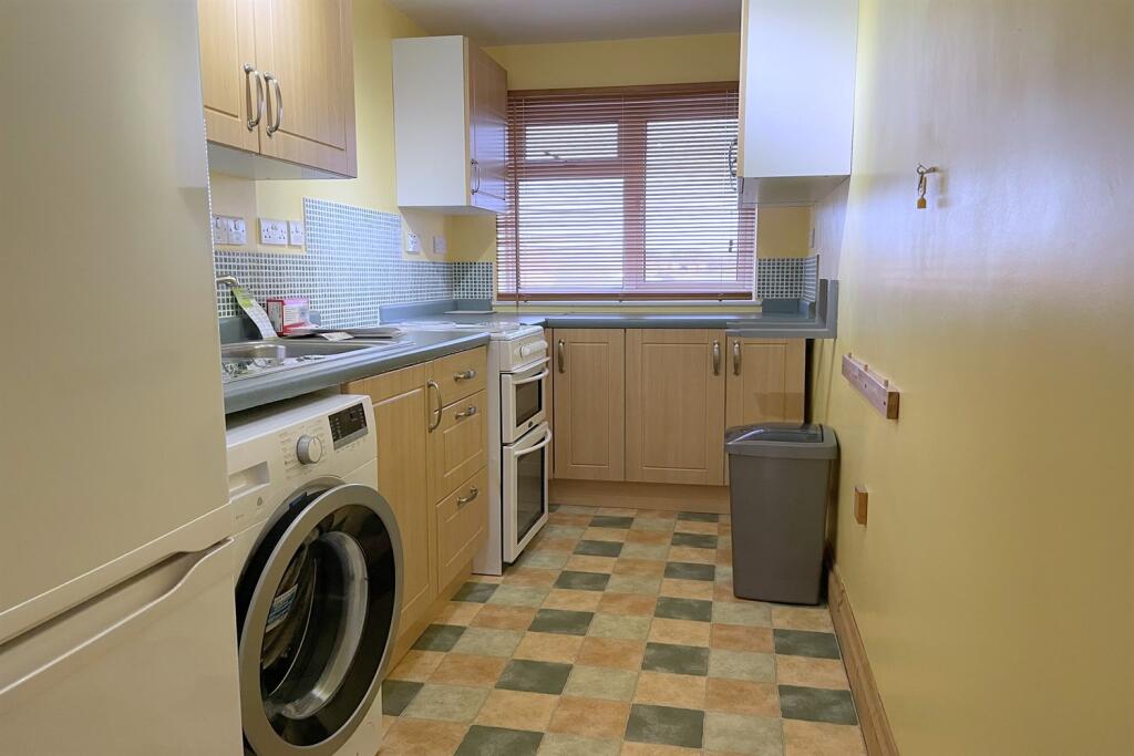 Kitchen+with+applian