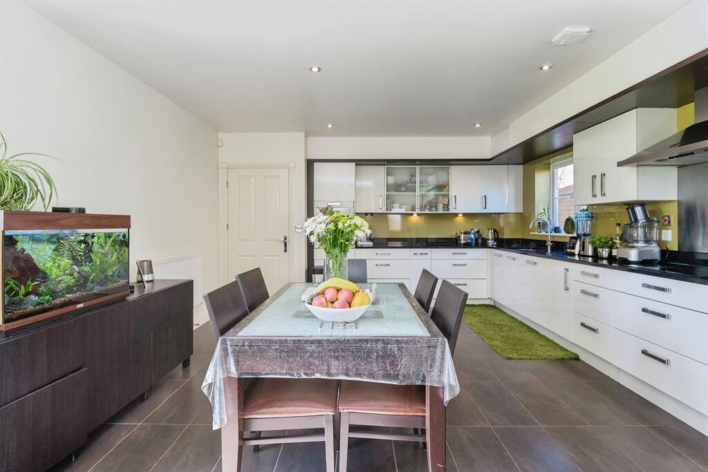 Kitchen/Breakfast Room