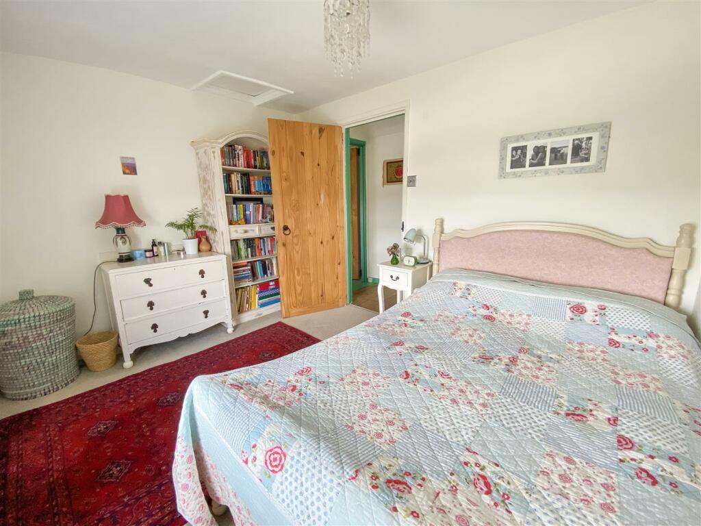 bed 2 pic 2.jpg