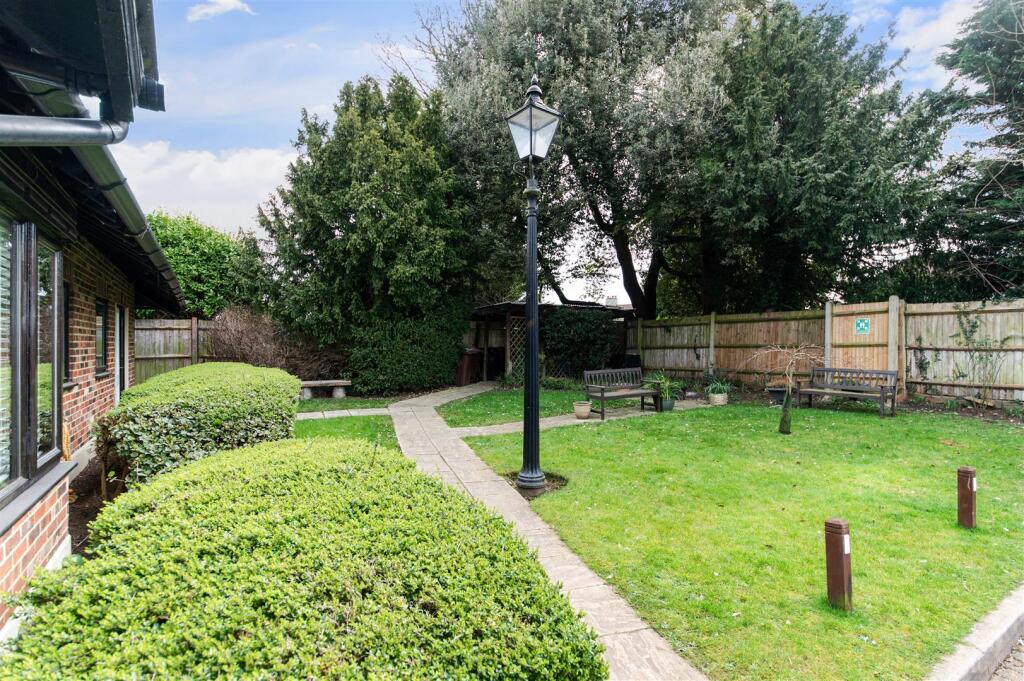 HOOKFIELD MEWS (3).jpg