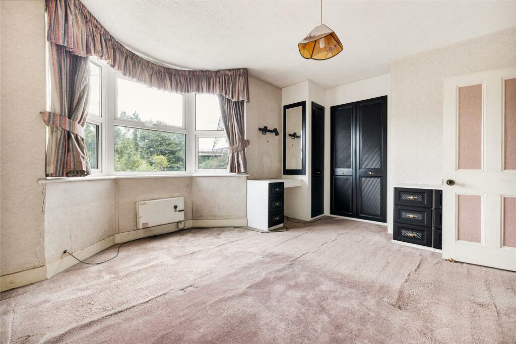 Chigwell Road, E18