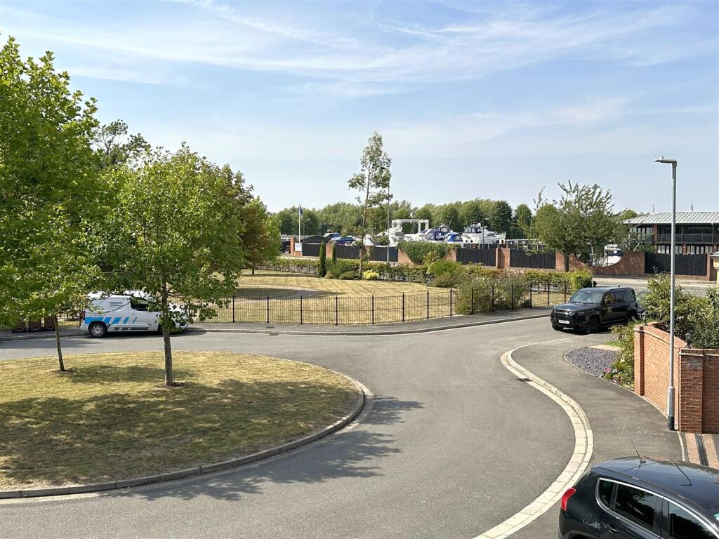 Delightful Front Outlook 121