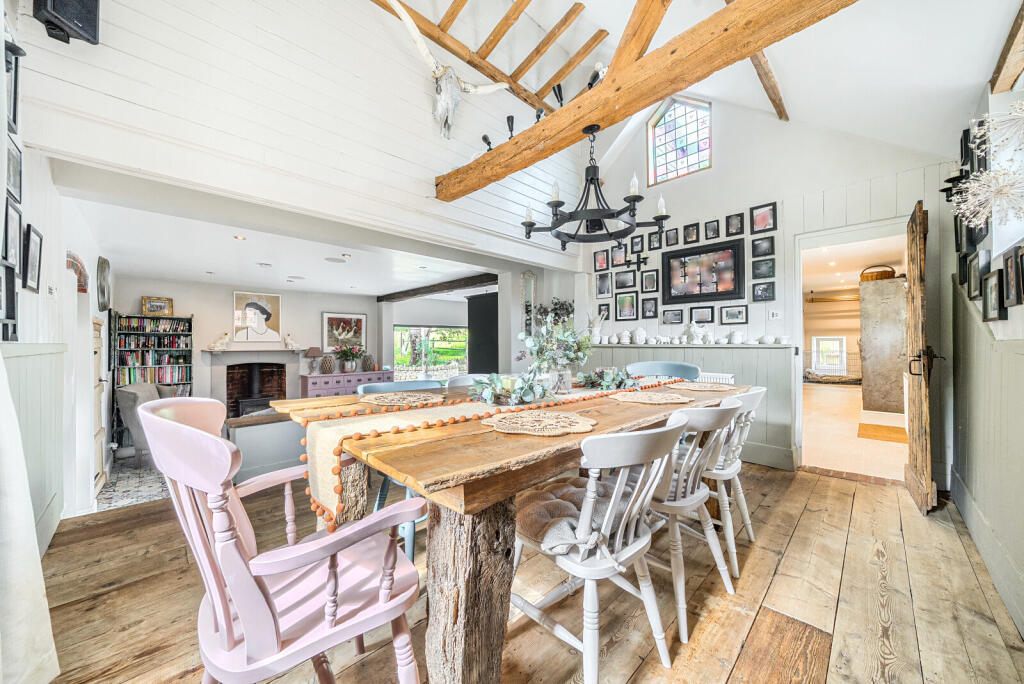 1340361-28-689e28...