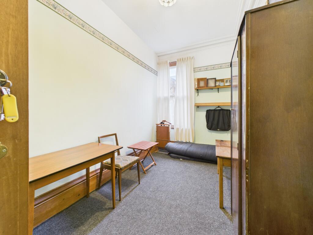 CAM04825G0-PR0229-STILL007