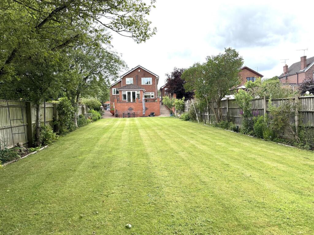 5 main road rear.jpeg