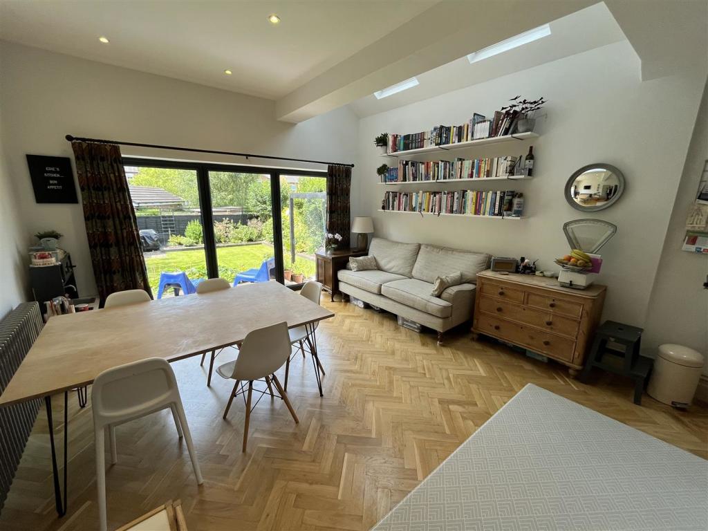Living Dining Kitchen Aspect 4.jpg