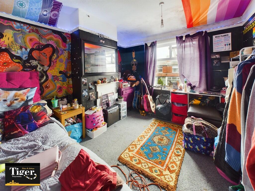 CAM02176G0-PR0303...