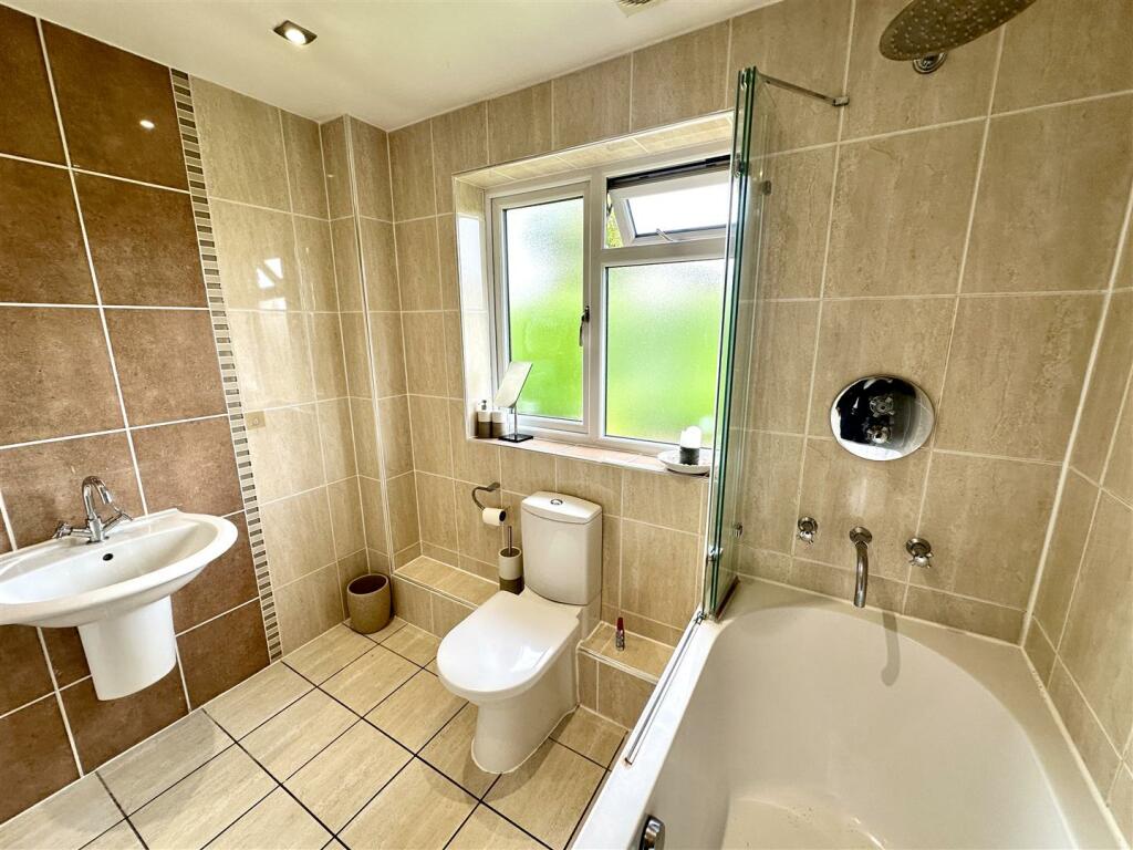 FAMILY BATHROOM