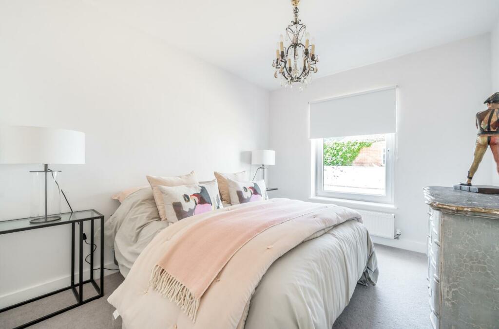 Longrood Road, Rugby