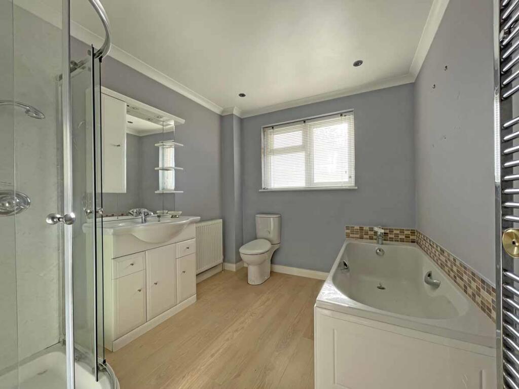 Durris Close 18 Bathroom.jpg