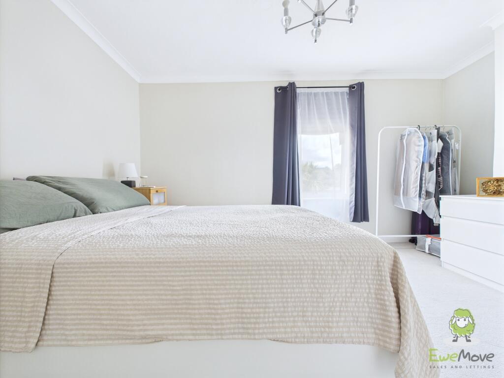 CAM01543G0-PR0145-STILL042