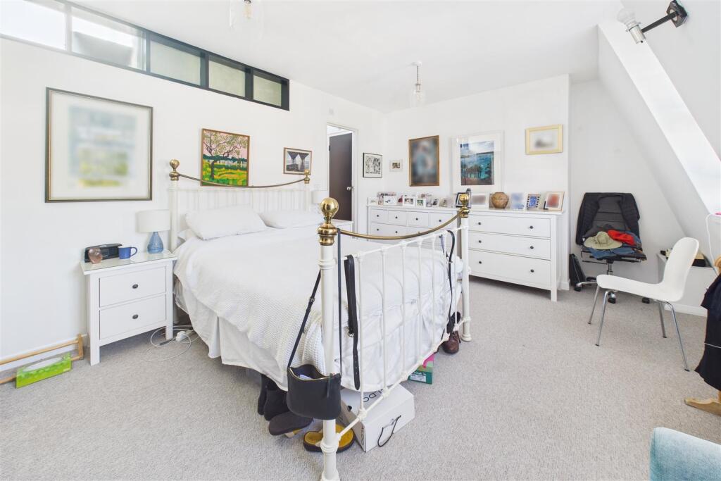 The Penthouse, 12 Kingsdown Parade, Bristol, BS6 5