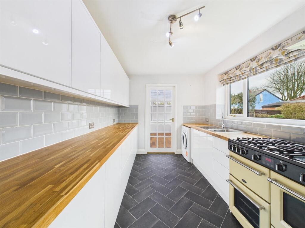 Kitchen: