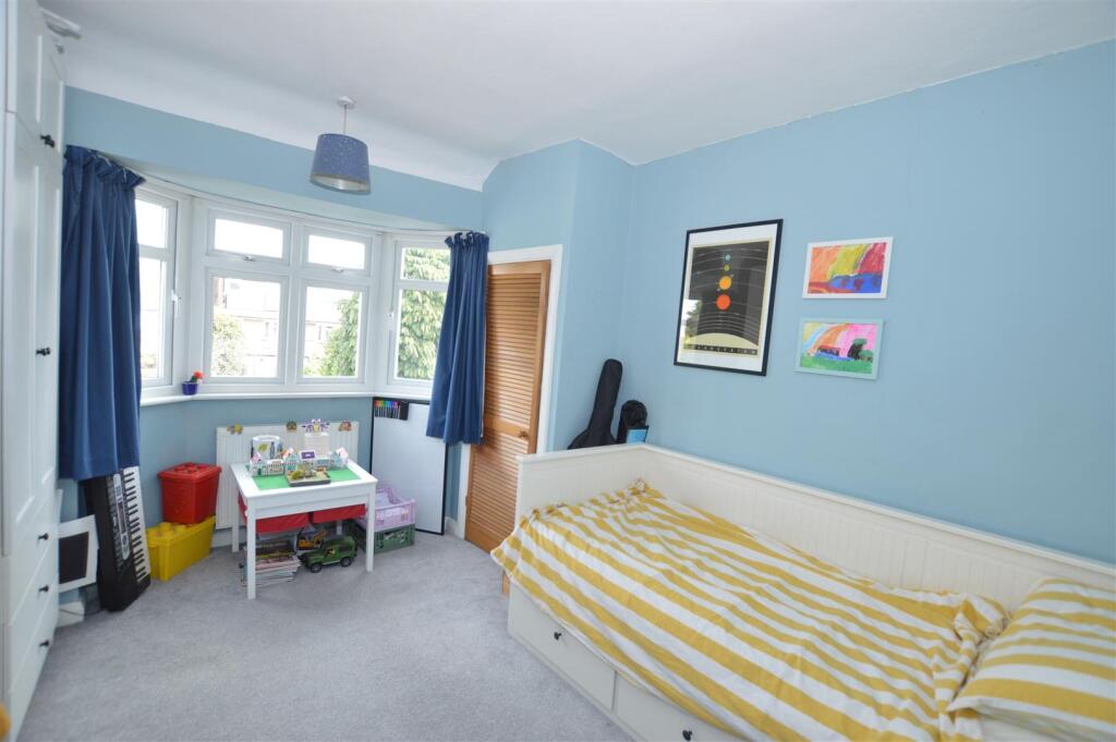 81 Wills Crescent bed 3.JPG